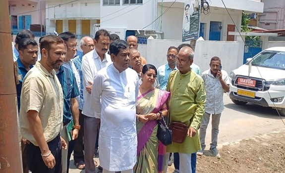Mayor inspects clogged drains in AMC ward, directs immediate renovation work to prevent waterlogging.
